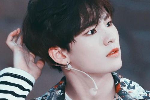 爱豆被女友爆料接吻视频,女友爆料恋情真相! 第3张 爱豆被女友爆料接吻视频,女友爆料恋情真相! 第3张